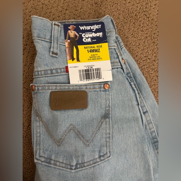 Woman’s The Original Cut Jean Wranglers - Picture 2 of 6